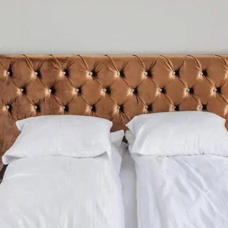 Golden - Cozy And Bright - Great Location &swietej Barbary