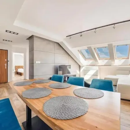 Golden - Cozy And Bright - Great Location &swietej Barbary