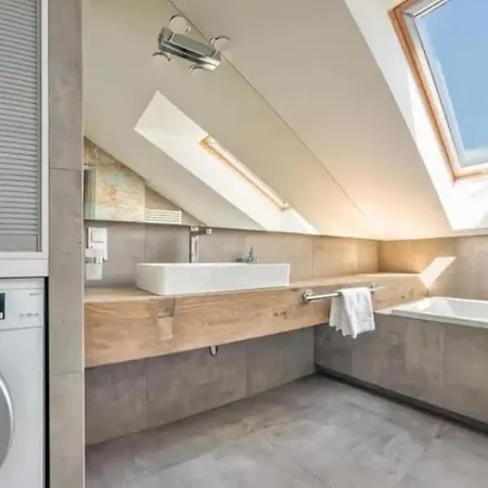 Golden - Cozy And Bright - Great Location &swietej Barbary Apartment